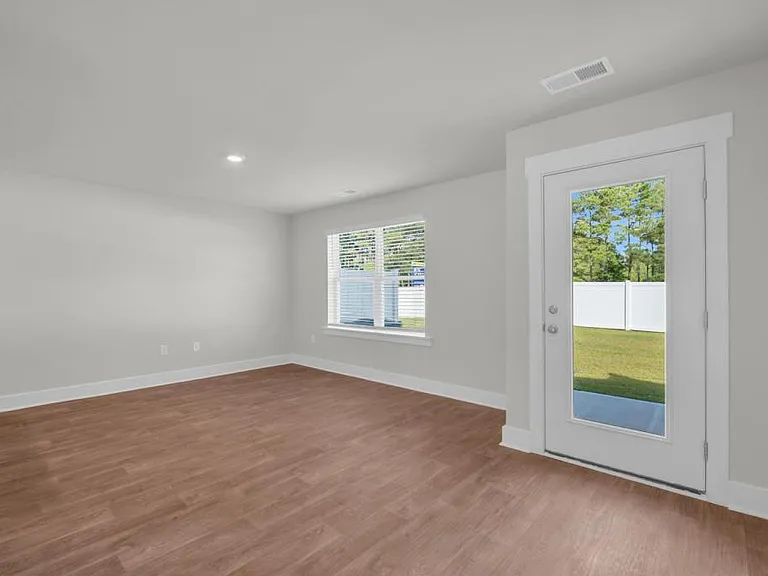 123 Grassland Rd S — Photo 12
