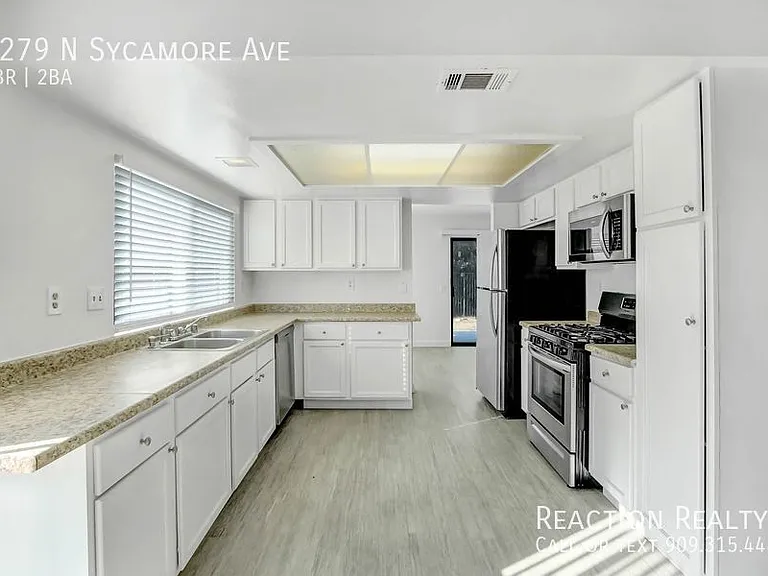2279 N Sycamore Ave — Photo 5