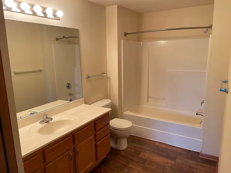 Door Creek Apartments — Photo 10