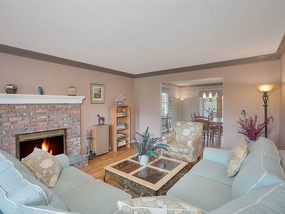 3rd image of 1345 Bridle Ln