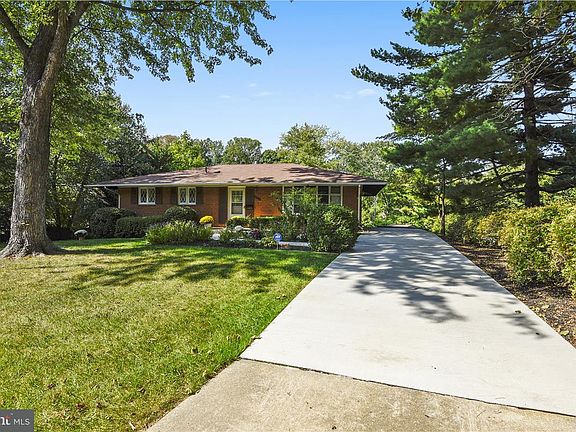 3rd image of 6802 Rosewood St