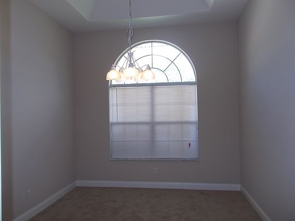 5th image of 8 White Deer Ln