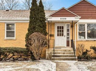 8509 Lawndale Ave, Skokie, IL 60076