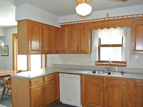 3rd image of 573 Janet Dr