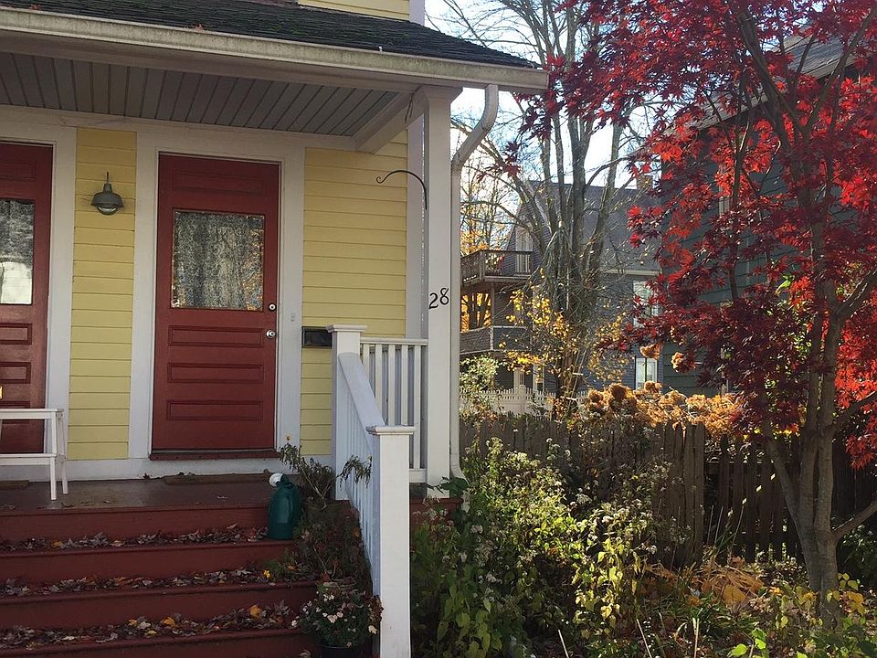 Front porch and entry - right door