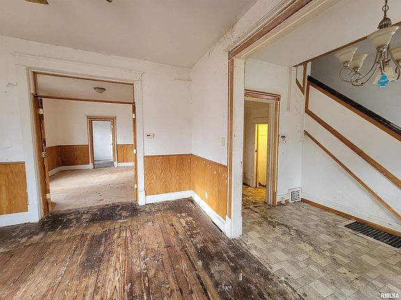 3rd image of 1817 N Broadway St