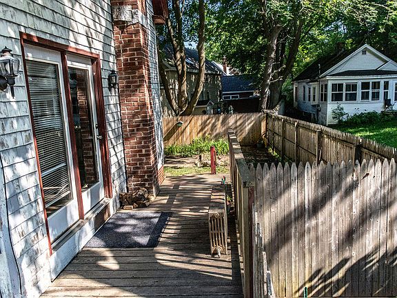 4th image of 75 Richardson Street