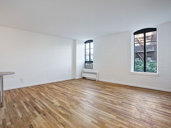 3rd image of 720 Greenwich St APT 3P