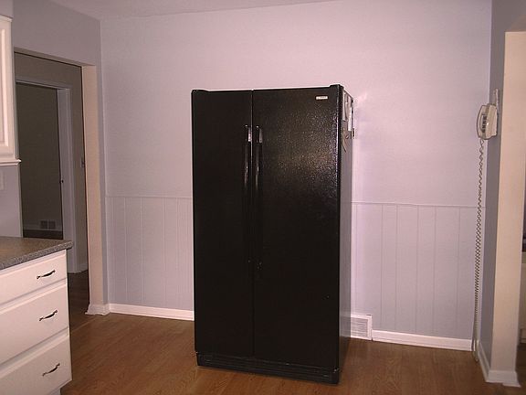 3rd image of 1412 Boeger Ave