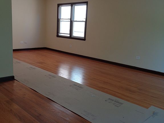 3rd image of 5343 W Montrose Ave