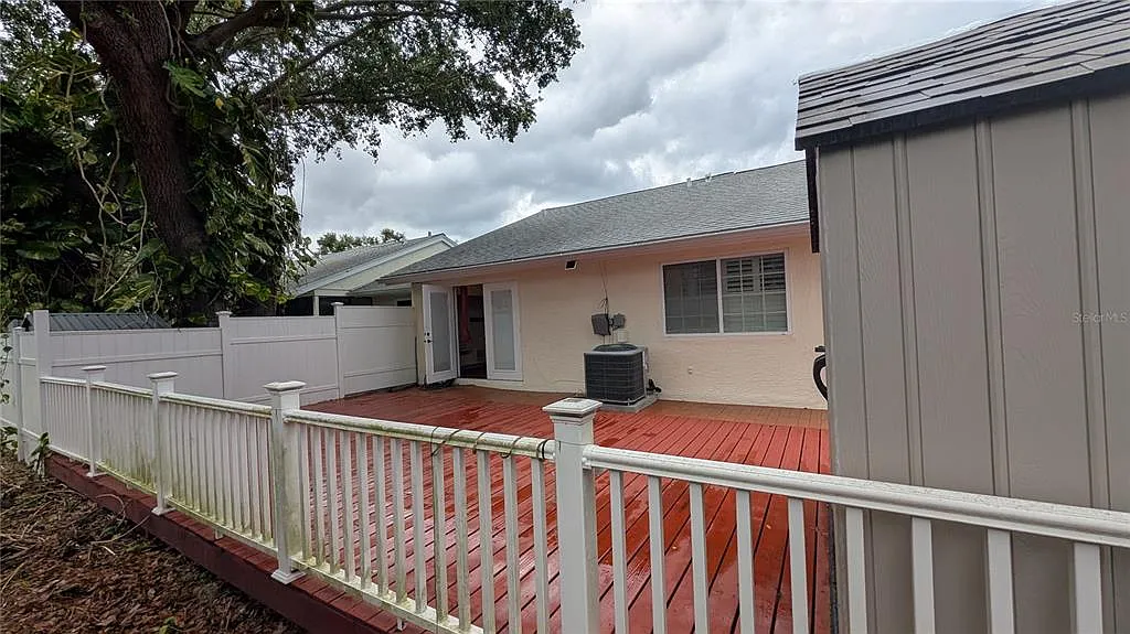 3 bed, 2.0 bath, 1298 sqft, $2,300 — Photo 3