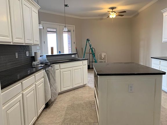 3rd image of 3131 Linda Vida Dr