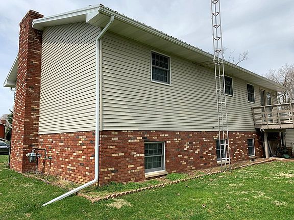 3rd image of 126 Lincoln Dr