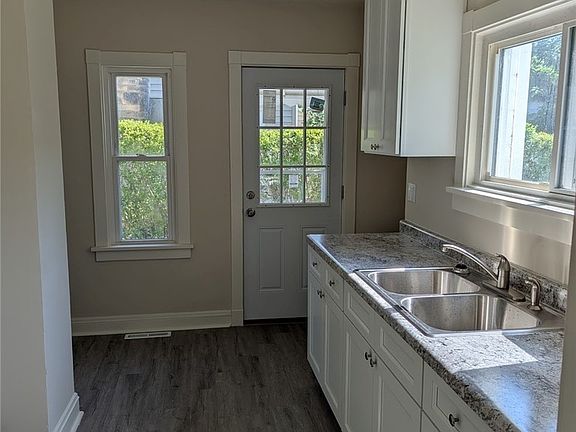 4th image of 362 E 214th St