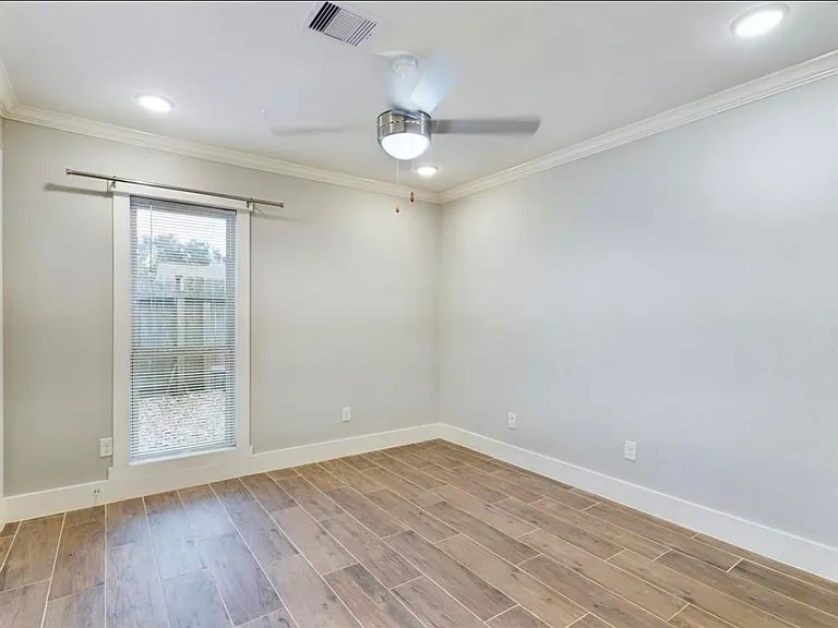 9007 Sharpcrest St — Photo 15