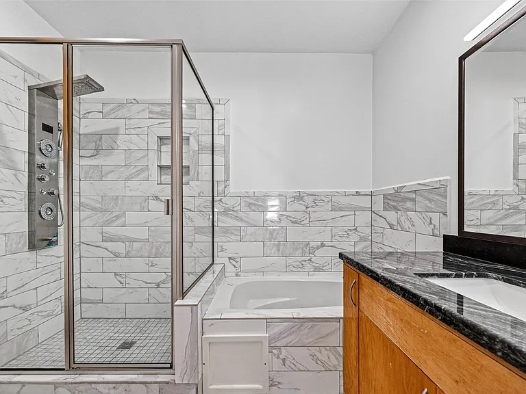 7030 Sidney St — Photo 19