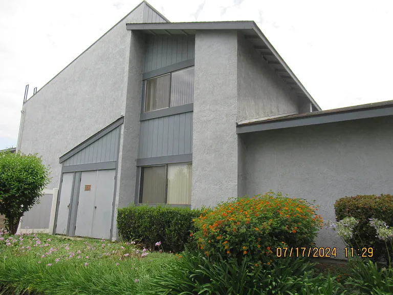 900 W Sierra Madre Ave #33 — Photo 3
