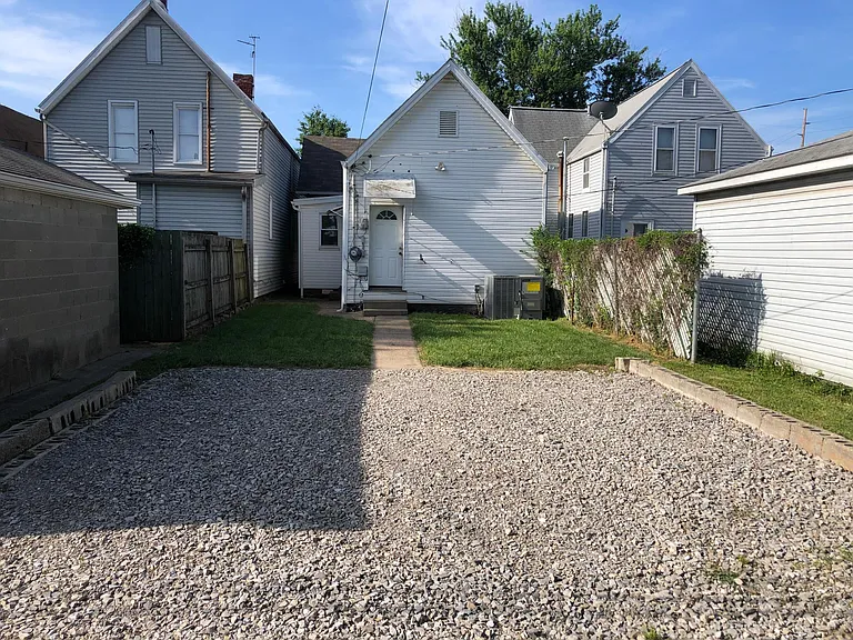 2317 W Delaware St — Photo 9