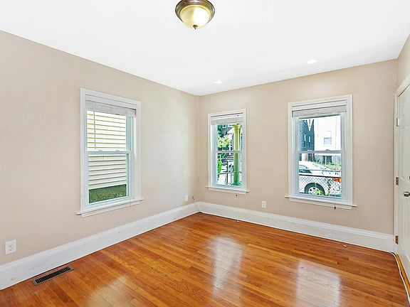 2nd image of 27 Shannon St #1R