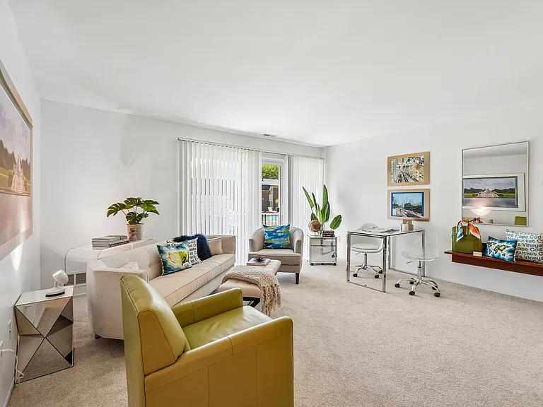 Kensington Manor Apartments — Photo 38