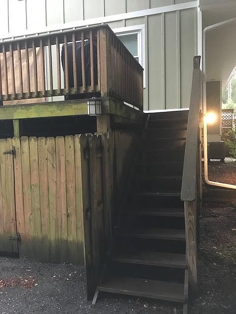 2nd image of 7533 Main St