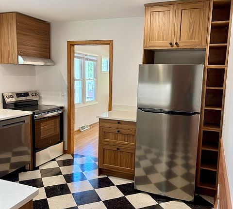 3rd image of 2101 25th Ave S #2