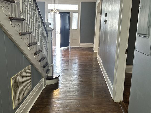 2nd image of 805 Crawford Ave