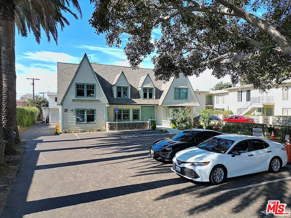 11 bed, 9.0 bath, 3500 sqft, $1,000 — Photo 3