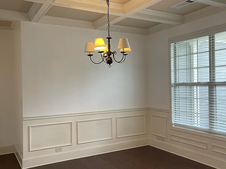 765 Westmoreland Ln — Photo 3