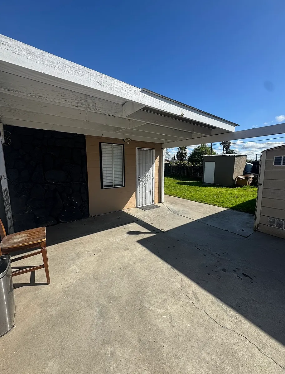 Building Photo - 1225 Nadine Ave #2