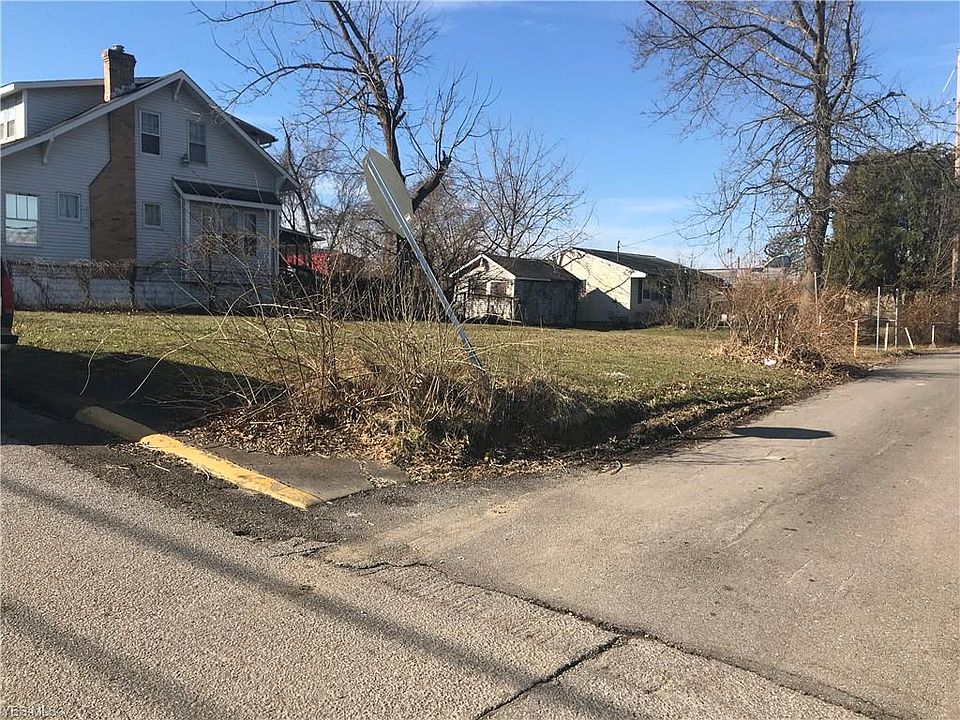 2nd image of 721 Briant St