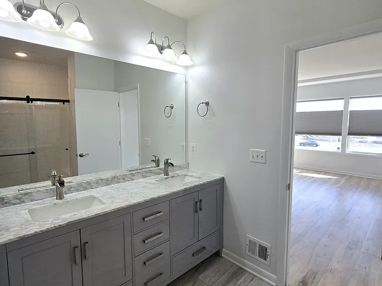 44812 Tiverton Sq — Photo 12