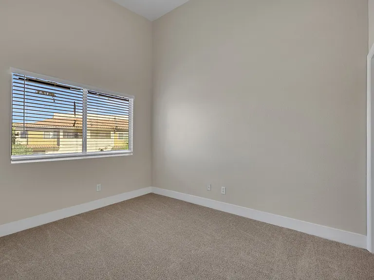 479 Eagle Egg St — Photo 5
