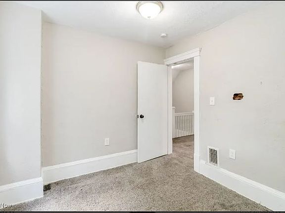 4th image of 9919 Raymond Ave