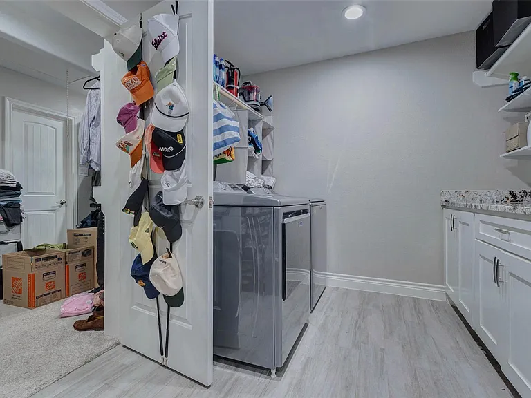 3711 Linkview Dr — Photo 24