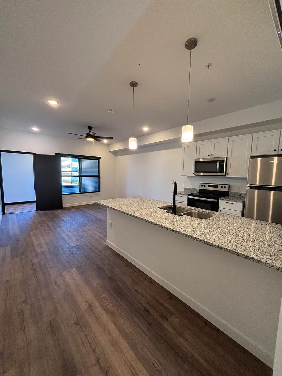 Building Photo - 620 Wonderland Dr #112