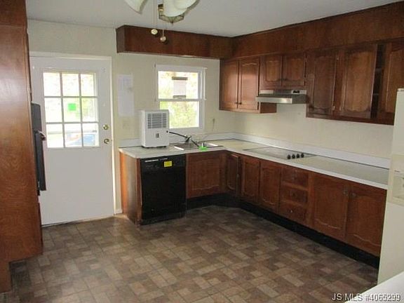 4th image of 566B Sheffield Ct #100B