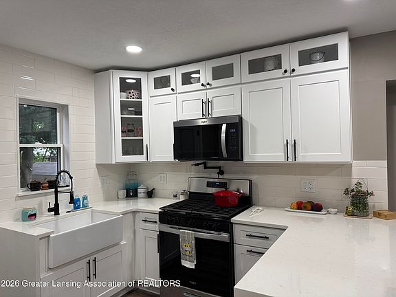 3rd image of 3228 Turner St