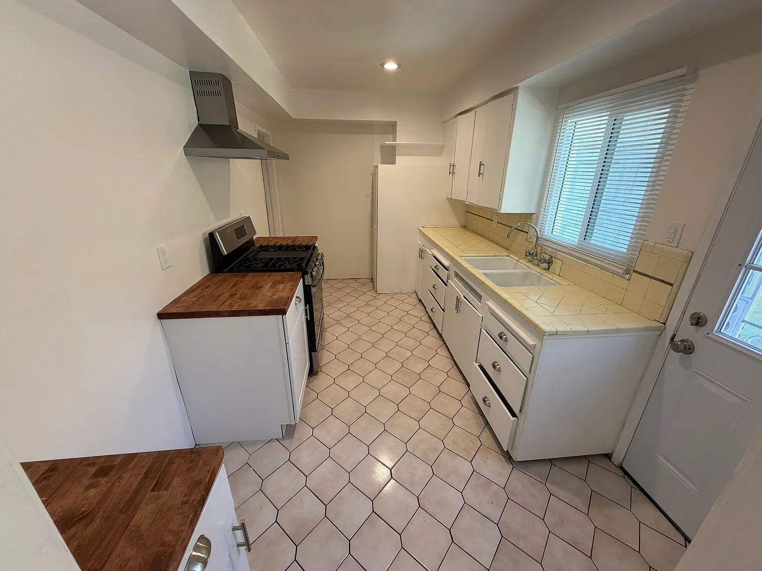 1 bed, 850 sqft, $2,500 — Photo 3
