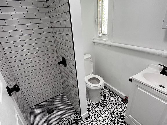 4th image of 162 Glenwood Ave APT 2