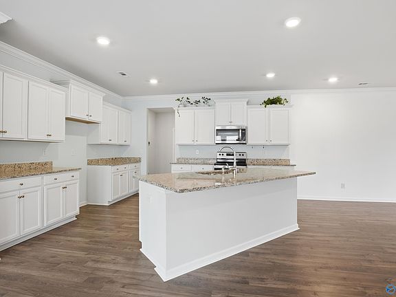 4th image of 240 Poplar Hollow Dr