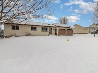 545 N State Ave, Le Center, MN 56057