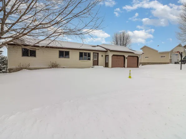 545 N State Ave, Le Center, MN 56057