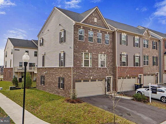 3rd image of 8811 Sybil Ln