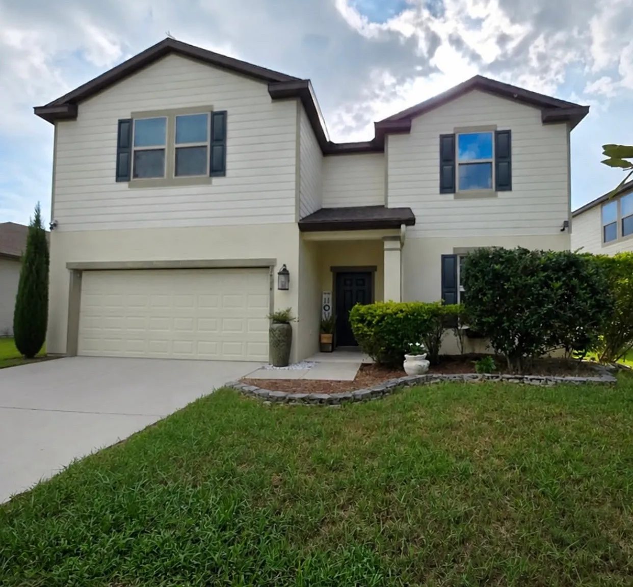 4 bed, 3.5 bath, 2810 sqft, $3,200 — Photo 1