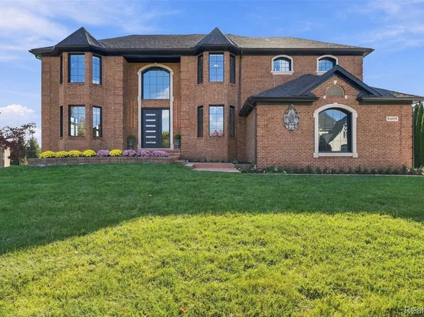 54036 Birchfield Dr W, Shelby Township, MI 48316