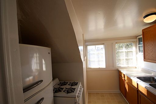5th image of 731 S Marengo Ave APT C