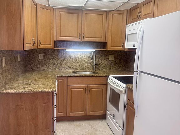 3rd image of 2381 Sunset Avenue #117