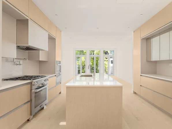 819 Dean Street image 6 of 33