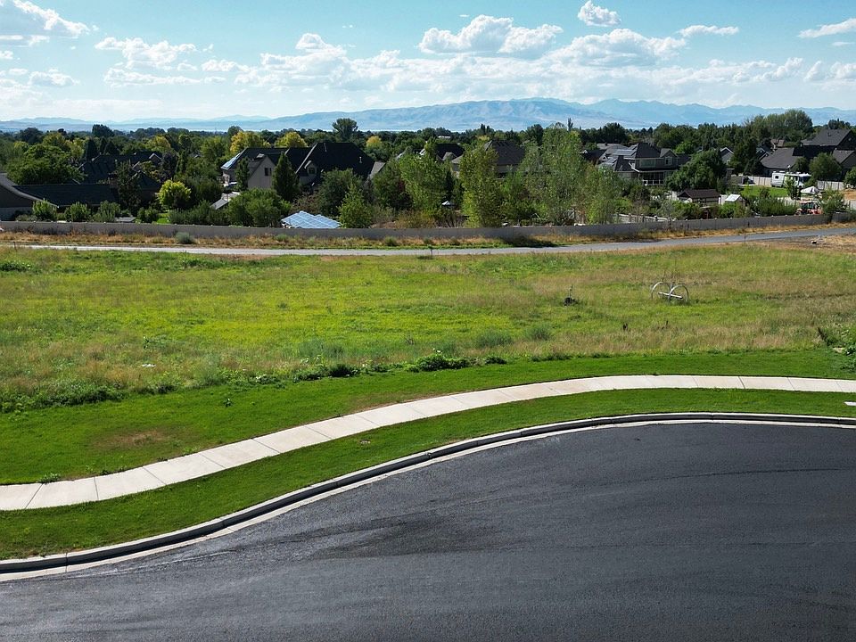 1st image of 647 N Vineyard Way